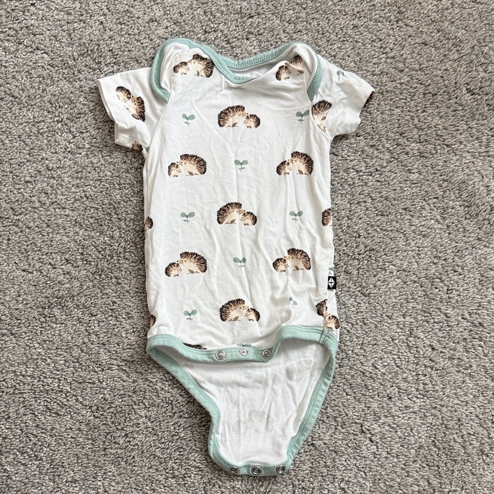 Kyte Baby Hedgehog Print short sleeve onesie